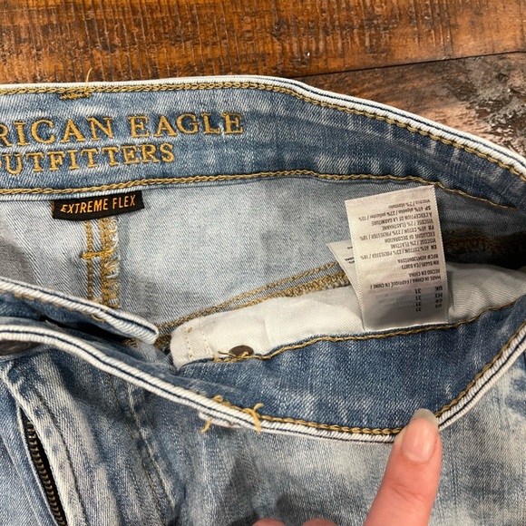 American Eagle Outfitters Relaxed Blue Jeans Vintage Distressed - Picture 2 of 3